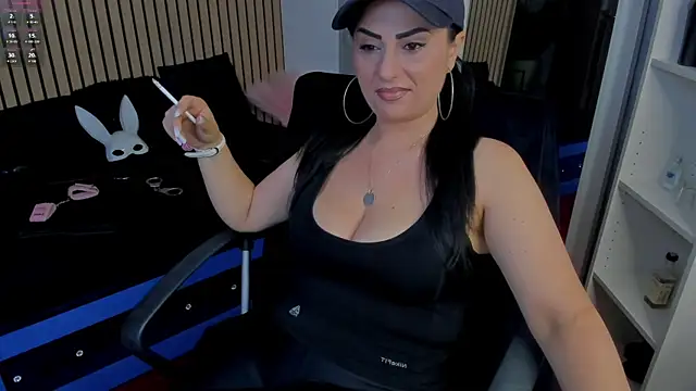 Snapshot of MistressMeghan chatting on 07/10/26, 01:47 MistressMeghan online show from 07/10/26, 01:47