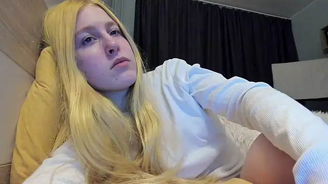 Snapshot of lola_forever chatting on 12/20/24, 07:12 lola forever online show from 12/20/24, 07:12