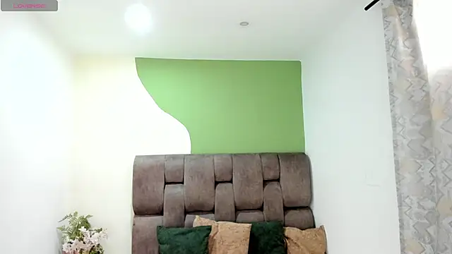 Snapshot of _nina_sweet chatting on 11/23/25, 12:05 nina sweet online show from 11/23/25, 12:05