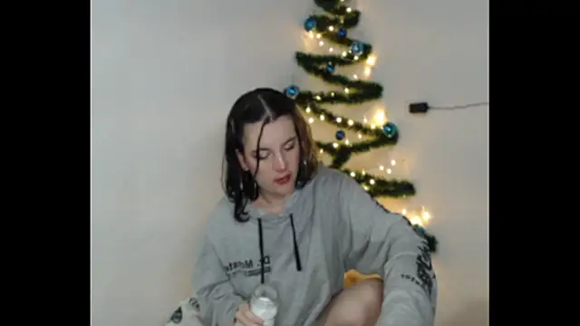 Snapshot of Calypso_and_Dimitri chatting on 12/20/24, 05:04 Calypso and Dimitri online show from 12/20/24, 05:04