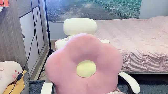 Snapshot of Lucky-Anna001 chatting on 10/22/25, 03:29 Lucky-Anna001 online show from 10/22/25, 03:29