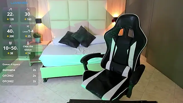 caro03x online show from 03/18/25, 05:41