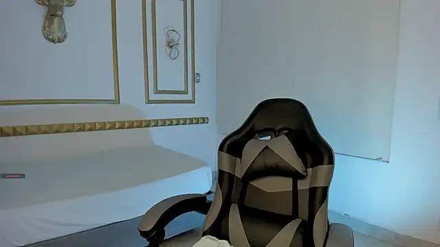 caro03x online show from 10/31/25, 02:23