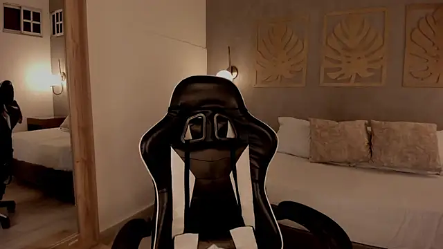 Snapshot of caro03x chatting on 04/15/26, 02:18 caro03x online show from 04/15/26, 02:18