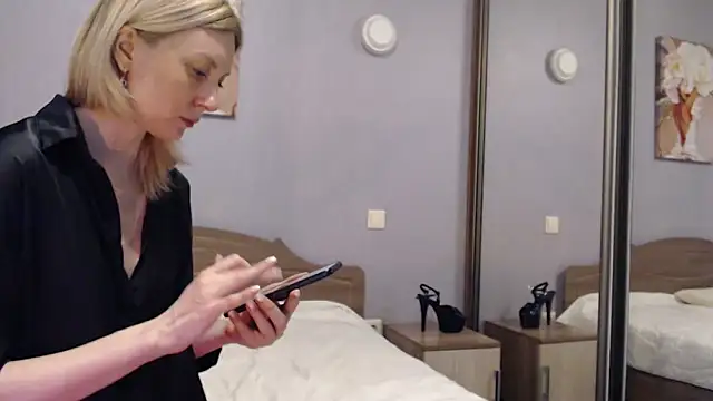 AvelinaLeoni online show from 01/27/25, 06:41