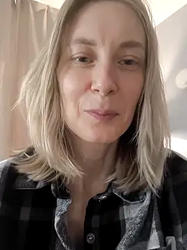 AvelinaLeoni online show from 11/18/25, 07:02