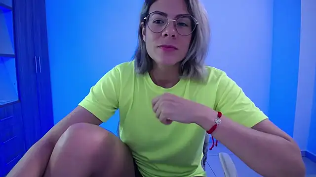 candydowson1 online show from 10/28/25, 12:52