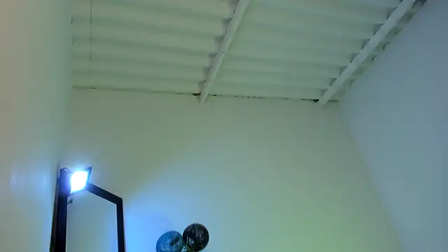 Elle Lee  online show from 12/24/24, 07:28