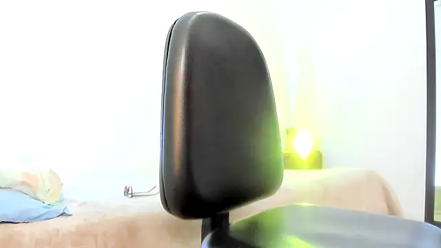 Elle Lee  online show from 01/04/25, 05:48