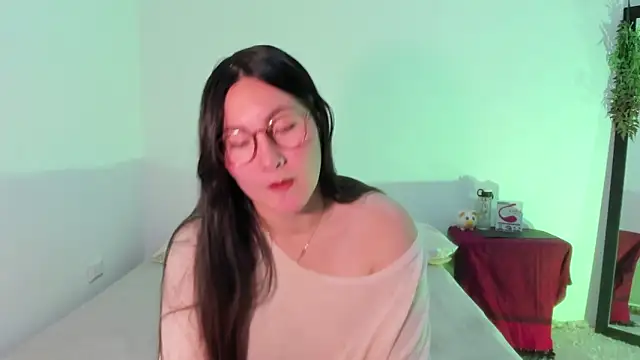 Elle Lee  online show from 03/09/25, 03:05