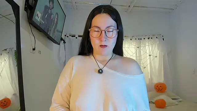 Elle Lee  online show from 10/08/25, 03:31