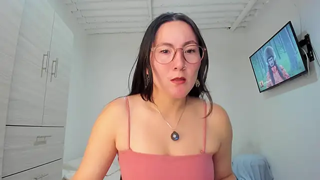 Elle Lee  online show from 11/04/25, 03:22