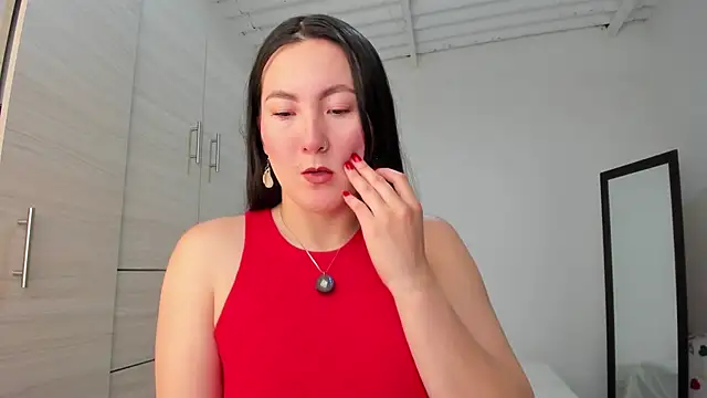 Elle Lee  online show from 11/12/25, 04:29