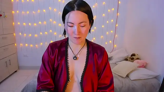 Snapshot of Elle_Lee_ chatting on 12/16/25, 03:17 Elle Lee online show from 12/16/25, 03:17