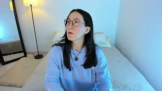 Snapshot of Elle_Lee_ chatting on 03/07/26, 12:40 Elle Lee online show from 03/07/26, 12:40