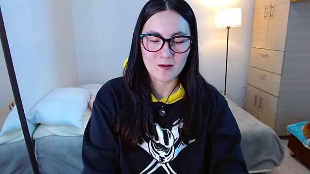 Snapshot of Elle_Lee_ chatting on 03/12/26, 03:45 Elle Lee online show from 03/12/26, 03:45