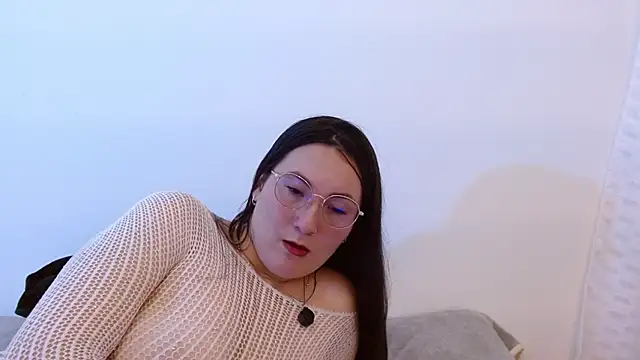 Snapshot of Elle_Lee_ chatting on 06/24/26, 03:44 Elle Lee online show from 06/24/26, 03:44