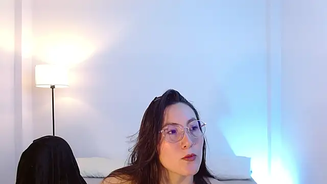 Snapshot of Elle_Lee_ chatting on 07/22/26, 04:10 Elle Lee online show from 07/22/26, 04:10