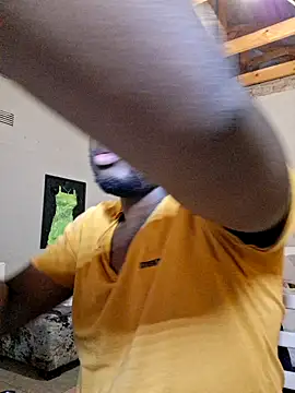 Snapshot of LaughRiotX chatting on 09/29/25, 12:10 LaughRiotX online show from 09/29/25, 12:10