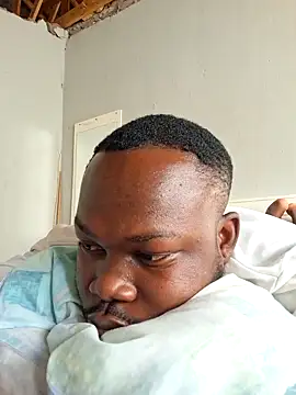 Snapshot of LaughRiotX chatting on 10/03/25, 02:47 LaughRiotX online show from 10/03/25, 02:47