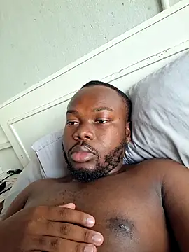 Snapshot of LaughRiotX chatting on 10/28/25, 05:22 LaughRiotX online show from 10/28/25, 05:22