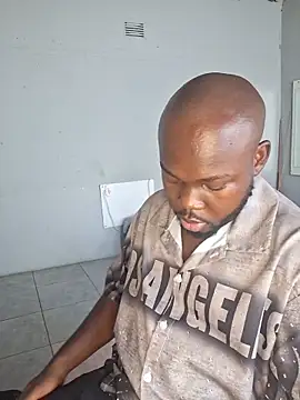 Snapshot of LaughRiotX chatting on 03/23/26, 02:32 LaughRiotX online show from 03/23/26, 02:32