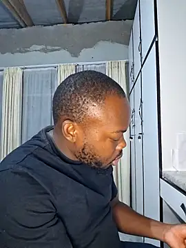 Snapshot of LaughRiotX chatting on 04/19/26, 06:43 LaughRiotX online show from 04/19/26, 06:43