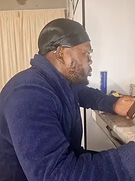 Snapshot of LaughRiotX chatting on 04/23/26, 12:01 LaughRiotX online show from 04/23/26, 12:01