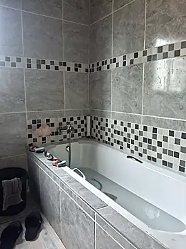 Snapshot of LaughRiotX chatting on 04/25/26, 09:34 LaughRiotX online show from 04/25/26, 09:34