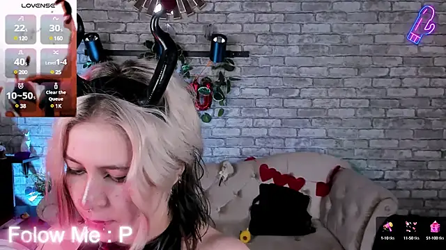 Snapshot of Alex_Howell chatting on 02/28/25, 12:32 Alex Howell online show from 02/28/25, 12:32