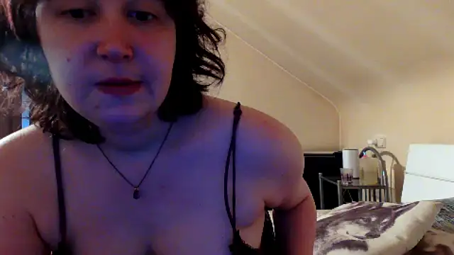 Snapshot of SexyLucie2024 chatting on 10/25/25, 07:49 SexyLucie2024 online show from 10/25/25, 07:49