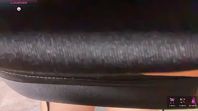 Snapshot of Pavlyna chatting on 10/15/25, 05:35 Pavlyna online show from 10/15/25, 05:35