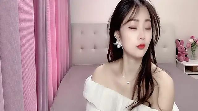 aisha123123 online show from 03/19/25, 01:54