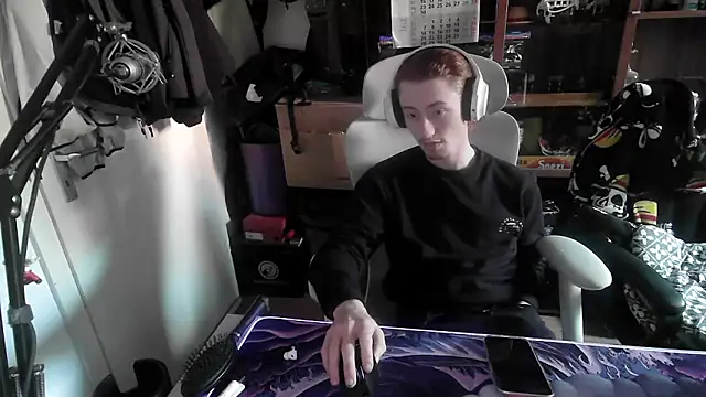 Snapshot of leon29leo chatting on 10/01/25, 12:44 leon29leo online show from 10/01/25, 12:44