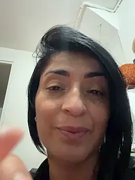 karenlennox1 online show from 12/16/25, 11:10