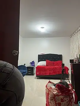 Snapshot of karenlennox1 chatting on 02/14/26, 08:27 karenlennox1 online show from 02/14/26, 08:27