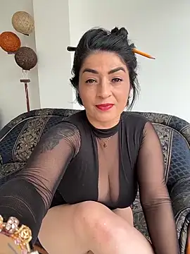 Snapshot of karenlennox1 chatting on 02/15/26, 07:54 karenlennox1 online show from 02/15/26, 07:54