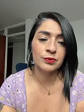 Snapshot of karenlennox1 chatting on 02/19/26, 12:39 karenlennox1 online show from 02/19/26, 12:39