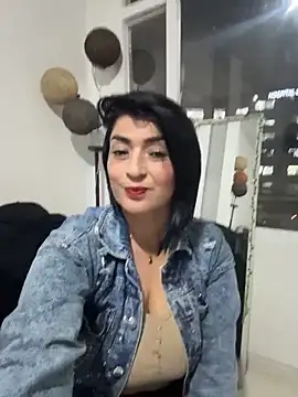 Snapshot of karenlennox1 chatting on 02/25/26, 11:58 karenlennox1 online show from 02/25/26, 11:58