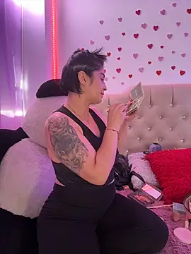 Snapshot of karenlennox1 chatting on 03/08/26, 08:45 karenlennox1 online show from 03/08/26, 08:45