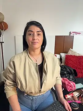 Snapshot of karenlennox1 chatting on 04/22/26, 01:41 karenlennox1 online show from 04/22/26, 01:41