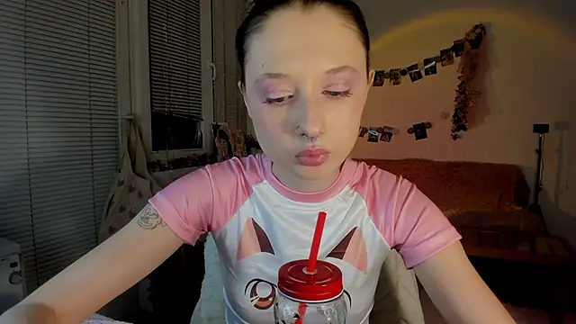 Snapshot of Jenny_darling_love chatting on 01/03/25, 10:08 Jenny darling love online show from 01/03/25, 10:08