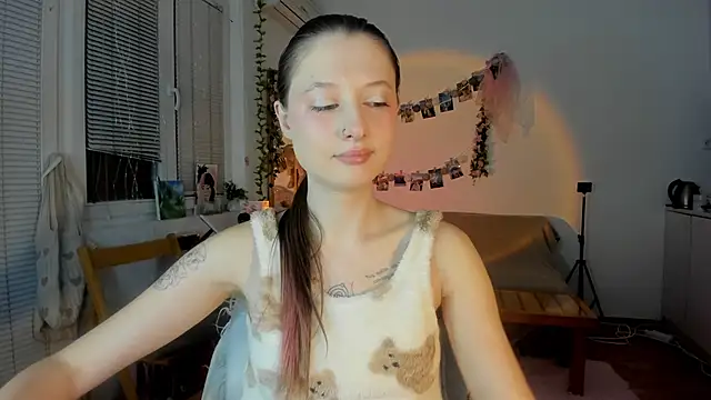 Snapshot of Jenny_darling_love chatting on 02/25/25, 07:47 Jenny darling love online show from 02/25/25, 07:47