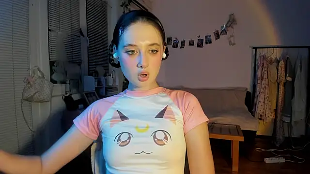 Snapshot of Jenny_darling_love chatting on 09/23/25, 06:11 Jenny darling love online show from 09/23/25, 06:11