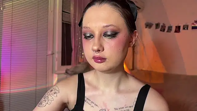 Snapshot of Jenny_darling_love chatting on 06/30/26, 07:04 Jenny darling love online show from 06/30/26, 07:04
