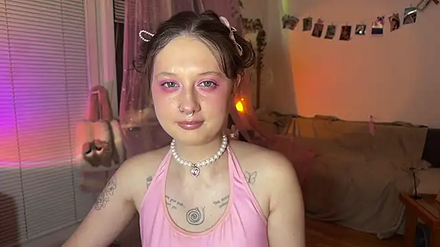 Snapshot of Jenny_darling_love chatting on 07/19/26, 07:06 Jenny darling love online show from 07/19/26, 07:06