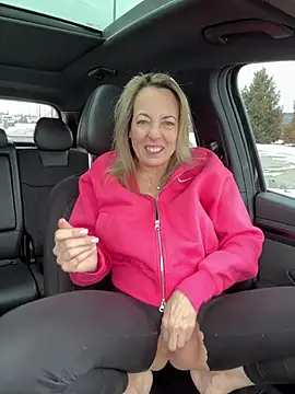 Snapshot of Cherry-red-xo chatting on 01/13/25, 08:15 Cherry-red-xo online show from 01/13/25, 08:15