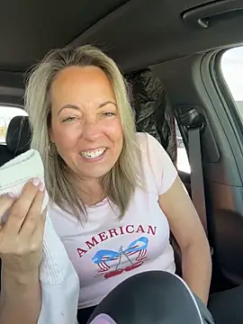 Snapshot of Cherry-red-xo chatting on 10/13/25, 04:51 Cherry-red-xo online show from 10/13/25, 04:51