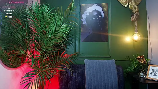 Snapshot of emilybaboo chatting on 03/11/25, 03:56 emilybaboo online show from 03/11/25, 03:56