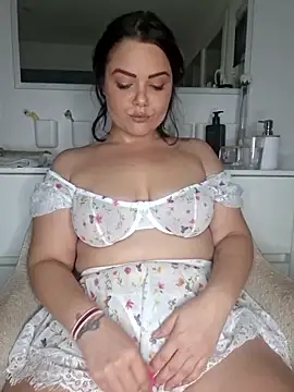 Snapshot of Xladycharme chatting on 03/22/26, 01:42 Xladycharme online show from 03/22/26, 01:42